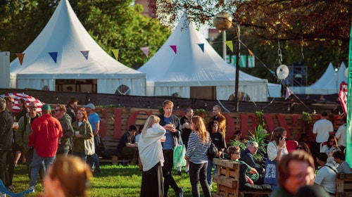 Mixed zone under Øya International på Øyafestivalen 2023. (Foto: Henning Lefsaker)