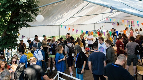 Bleik oya international 600x400 600x400